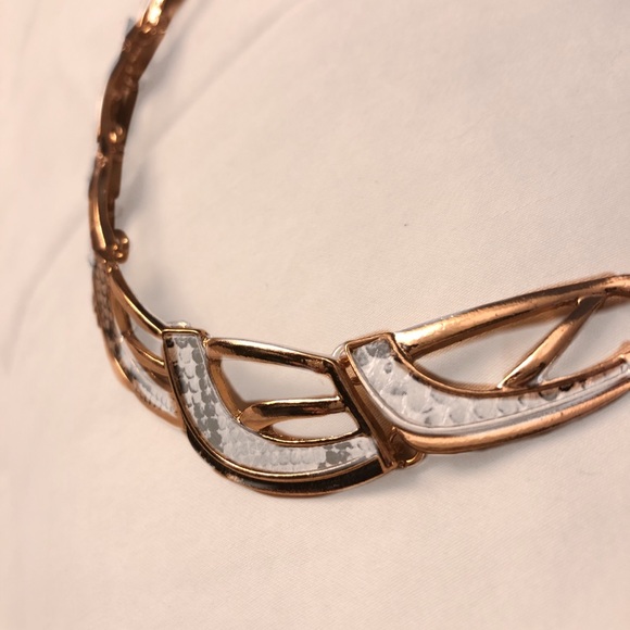 Gold and snakeskin statement necklace - Picture 3 of 3